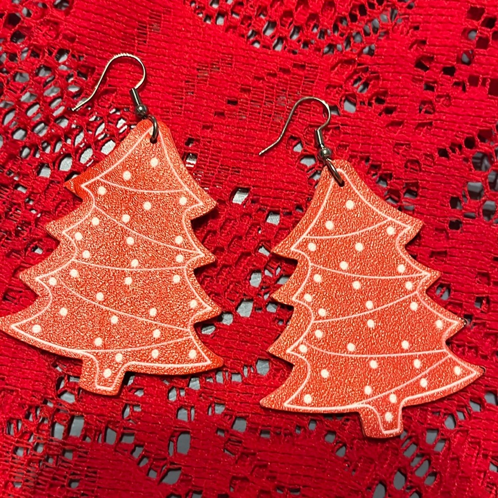 NEW B2G1 🎄"CHRISTMAS TREE" Holiday Earrings- red